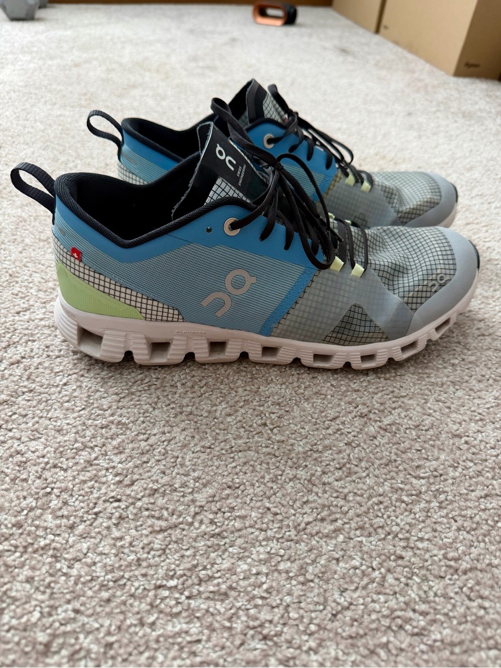 On Running women’s lifestyle Blue, Green and Gray